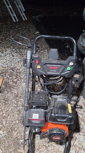 If your driveway, truck, tractor, or shop gets covered in dirt and grime, a weak washer just won’t cut it. This heavy-duty gas pressure washer is built for serious cleaning power with up to 4400 PSI and 4.0 GPM, giving you the force needed to blast away mud, grease, and built-up debris. The gas-powered engine delivers strong performance without relying on electrical outlets, while the copper pump and heavy-duty frame are designed for durability on tough jobs. With five quick-connect spray nozzle