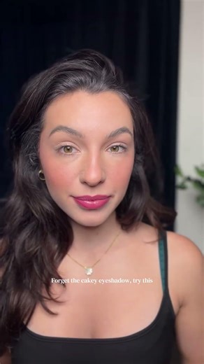 These Professional Makeup buttermelt highlighters are so stunning!! Lightweight, shimmery and