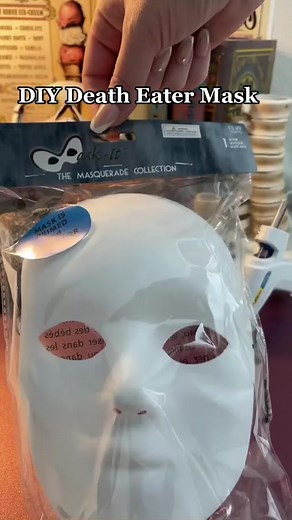 DIY Death Eater Mask! Perfect quick cosplay or Halloween option! #harrypotter #cosplaygirl #wizardingworld #deatheater #harrypottercosplay #slytherin