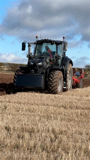 DEUTZ-FAHR tractor and Gregoire Besson plough at the Scottish Ploughing Championships 2025 #thefarmingenthusiast #scottishploughingchampionships #DeutzFahr | The Farming Enthusiast