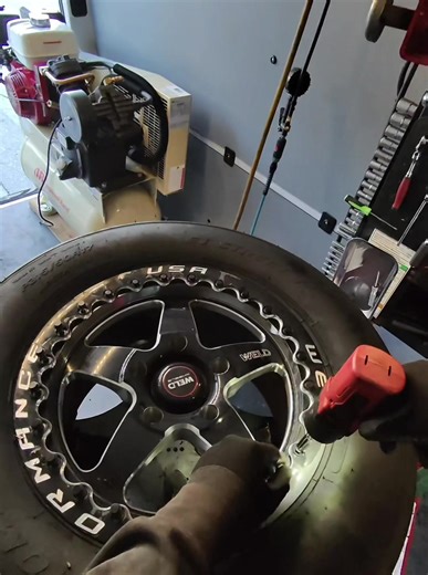 Pulled up on some Weld beadlocks today 😮‍🔥 Flat tire had him stuck, but we got it patched and rolling quick💯 #tireshop #mobiletireshop #fypviral #mobiletireservice #pov