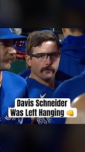 Dylan Cease left Davis Schneider hanging 👊🥺 but Lenyn Sosa had his back 🤝 #BlueJays
