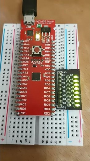 Microchip MPLAB Xpress PIC16F18877 Blink