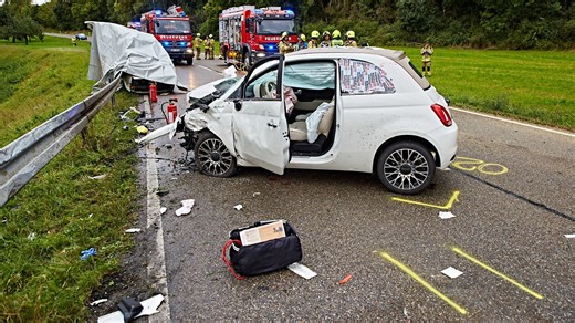 Autos kollidieren bei Waldbronn: Zwei Kinder sterben bei Horror-Crash nahe Karlsruhe