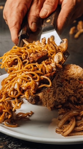 Our chefs aren’t regular chefs, they’re cool chefs. 😎🧑🏽‍🍳 #benihana #hibachi #chef #coolchef #grill #tricks | Benihana