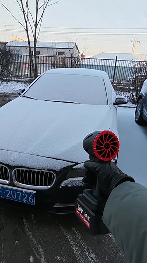 Stop med at skrabe is i kulden! Technal™ Winter Pro 48V fjerner sne, frost og fugt på få sekunder – helt trådløst. Perfekt til bilen, trappen og indkørslen. 🎁 2 gratis batterier medfølger 🚚 Gratis levering i Danmark ⚙️ Klar til brug på 24–48 timer 👉 Køb nu og gør vinteren lettere! | Technal