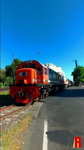 Lokomotif Merah & Putih Dinas KA Logawa #keretaapi #kereta #train #railway