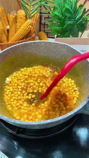 This three-in-one popcorn can be made in a home stir-frying pan with a rich, fragrant, sweet and