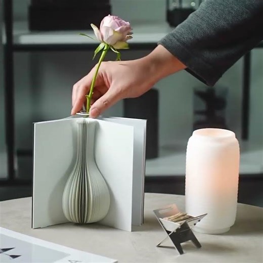 ✨ Pop-Up Book Vase — Where Stories Bloom. ✨