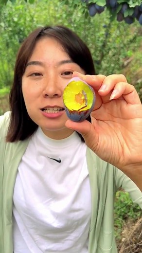 Testing the plum… approved 👍💜 | Fruit Farm