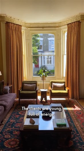 House & Garden Magazine on Instagram: "By reinstating missing period features and introducing a fresh spirit in his choice of materials, colour palette and furniture, the interior designer @brandon_schubert has given this north London villa a new look with just the right mix of classic and contemporary. Follow the link in our profile to tour the Victorian villa in full. Video by @fliegauf_studio Words by @serena_fokschaner"