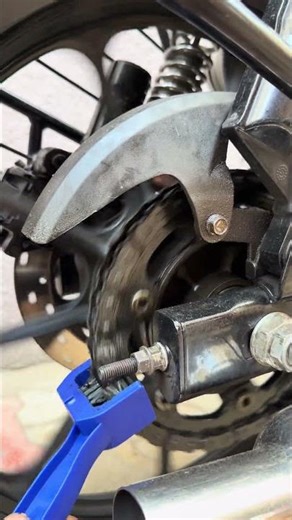 Royal Enfield Chain साफ़ करने का सही तरीका! 🛠️
