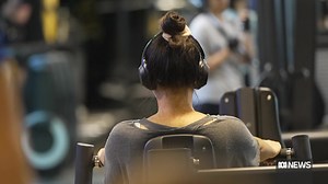 Droves of women are turning up in gyms to lift weights as they discover the benefits of the previously male-dominated pursuit and feed-good factor in working hard at building muscle. Their participation in strength training and powerlifting took off after CrossFit popularised the image of muscular women. | ABC News