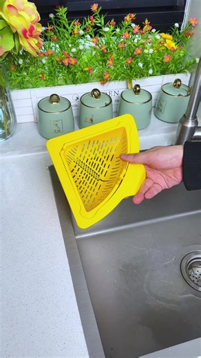 Effortless Kitchen Cleanup: Innovative Food Scrap Solution