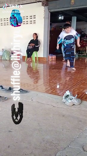 Learn Shuffle Dance Techniques with Chanwit Dinchan