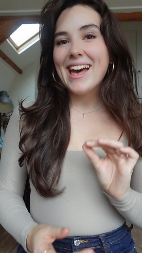 Melinde Huez | Confidence Coach on Instagram: "Comment ''EMBODIMENT'' to get The 15 Minute Embodiment Routine that changed my life this year. 🔥 You have probably hear it before: you need to show up as them before you become them. But HOWW??😶 That is a question I always asked myself: How do I show up as this version of myself if I don't feel like them yet? This is where embodiment comes in, instead of JUST showing up as them, you learn to truly feel as this person, and the moment you take on th