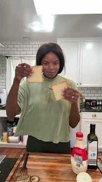 Leftover meatloaf just got the ultimate makeover—meet the Grilled Cheese Meatloaf Sandwich! 🥪✨