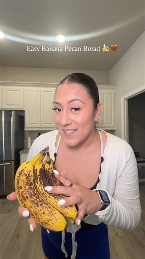 Easy homemade banana bread 🍌 Moist and perfect with coffee! #BananaBread #EasyRecipe #baking