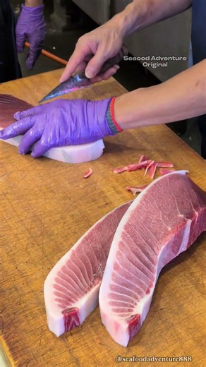 Insane bluefin tuna otoro fat marbling looks like wagyu beef #sashimi #tuna #foodporn