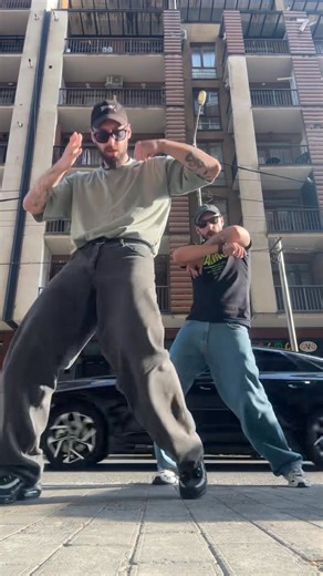 Vibing ✊🏻 #twins #dance #fyp #trending #chrisbrown #breezy | Twincity1