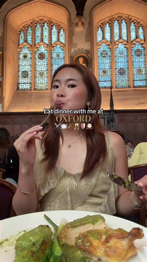 Who has better food? Oxford or Harvard🤔🍽️ eat dinner with me at Oxford university #college #dininghall #oxford #mukbang #foodtok