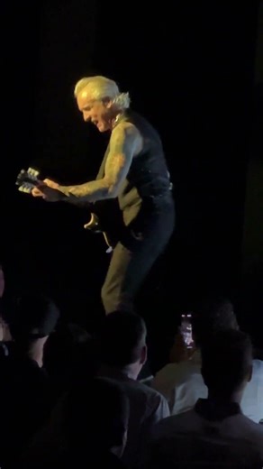 Benatar-Giraldo - Neil’s solo - 9 Nov 2025 - HRL. #patbenatar