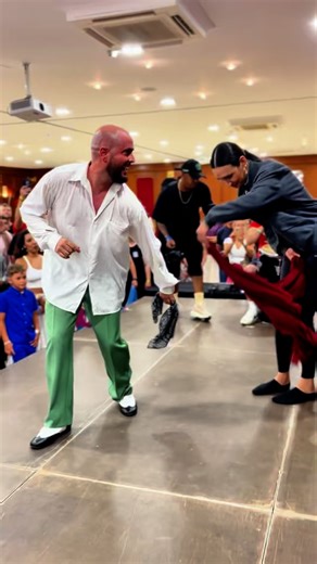 GUAGUANCO 🔥🪘 with @tomasynaomi.dancers and @mari_y_jorgito Guaguancó Festival 2025 This video says it all: rumba in its purest form. Tomás with Mari brought power, flavor, and the unique energy of guaguancó to the stage. Moments like this are what make this festival unforgettable ✨ | Festival Internacional de Guaguancó Afro-Cubano