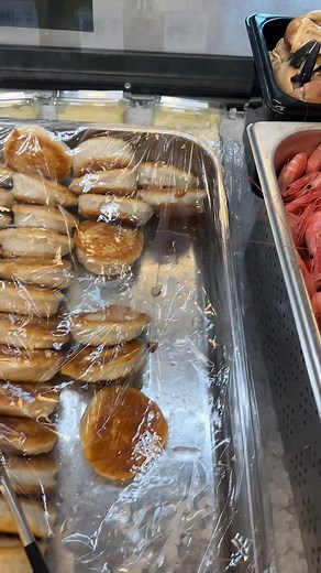 Ferske reker, krabbeklør, fylt krabbeskjell, blålange, lange, breiflabb, lyr, hyse, plukkfisk, fiskegrateng, og mer!!! Kom innom å se hvor mye godt vi har å tilby😇🐟 | Fiskerfruen Sirevåg