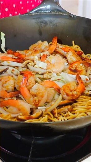 Master Shrimp Lo Mein in 1 Minute! #ShrimpLoMein