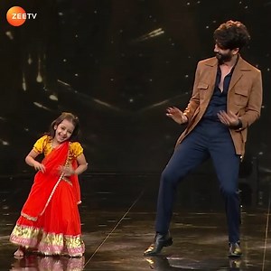 Shahid Kapoor’s performance with #ShristiNegi, #RupsaBatabyal, and #RishitaTanti will melt your heart! Tune into #DIDLilMasters, this Saturday and Sunday at 9 PM, only on #ZeeTVME Remo D'souza Sonali Bendre Behl Mouni Roy Jay Bhanushali Mrunal Thakur | Zee TV Middle East
