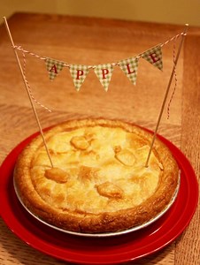 What is your favorite Summer Pie? 🍒🍑🍓🍏🍌🥧 http://www.susanbranch.com/pie-crust/ http://shopping.susanbranch.com/Pie-Banners-set-of-4-flavors-P3374C128.aspx# | Friends of Susan Branch (F.O.S.B.)