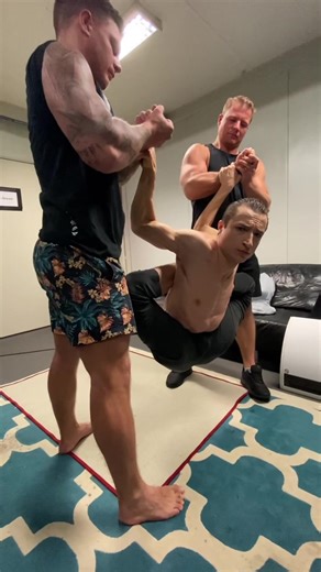 Русская контortionистка в невероятном стиле