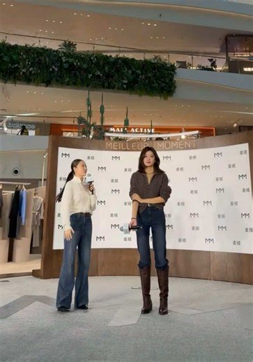 Sunqian long legs video — Short clip of Sunqian walking