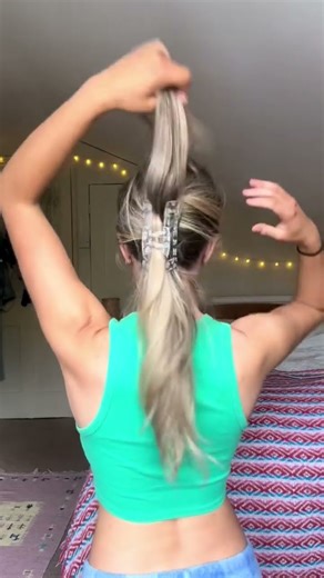 The easiest claw clip hack you’ll ever try 😍✨ Takes 10 seconds — no mirror needed 👀 #hairhacks