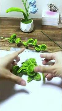 DIY leaves using pipe cleaner #diy #diyflowers #fuzzywireflowers #gift