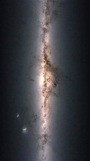 Voici notre galaxie, telle que la voit le télescope spatial Gaia. Mais est-ce que tu savais qu’elle se comporte comme une immense vague ? Au cours de sa mission, Gaia a réalisé l’observations de plus de deux milliards d’étoiles, nous offrant la vision la plus précise jamais obtenue de notre maison galactique. Grâce à ces données, les scientifiques ont découvert que la Voie lactée n’est pas un disque plat, mais un océan d’étoiles en mouvement, qui ondule et se déforme lentement au fil du temps. C