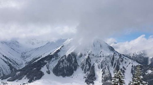 HD Live Webcam Berwang in Tirol - Bergstation Obere Karbahn