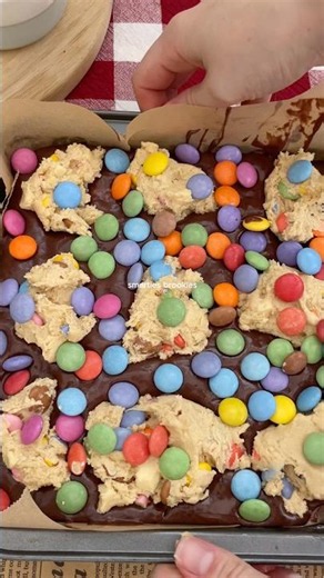 Would you try these?✨🥳 #smarties #brookies #brownie #cookies #fudgybrownies #shorts