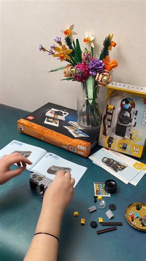 Build a @LEGO camera with me 📷 #lego #legoretrocamera #legobuild #legotiktok #chillwithtiktok #chilltok #productphotographer