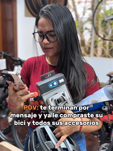 Hay días normales en la tienda… y otros que vienen con giros inesperados. 😅🫢 Pero algo sí es seguro: en Bici Paraíso siempre encontrarás el lugar perfecto para equiparte, sorprender o compartir con ese ciclista especial. 🚲 Pasa por la tienda y descubre todo lo que tenemos para rodar con estilo. 🚵‍♂️🧡 #BiciParaíso #Bicicletas #Bicis #Humor #fyp