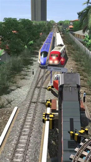 di salip dari belakang #train #railway #railroad #trains