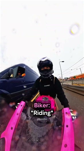 Driver Helps Biker Wet From Rain (Credit: @clara.brtng on IG)