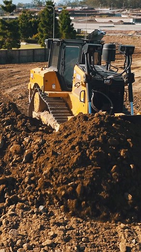 D6XE Bulldozer Pushing Dirt/Rock Piles . . . . . . #johndeere #deere #earthmoving #heavyequipment #excavator #construction #heavymachinery #heavyequipmentlife #excavation #constructionequipment #heavyequipmentnation #earthmovers #earthmovingequipment #kobelco#heavyequipmentoperator #earthmover #bulldozer #quarry #constructionmachinery #excavatorlife #loader #dirtlife #dozer #machinery #hitachi #volvo #komatsu #caterpillarequipment #caterpillar | Earthmoving Downunder