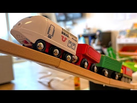 Wir bauen eine große Strecke durch die ganze Wohnung | Brio Spielzeug aus Holz für Kinder