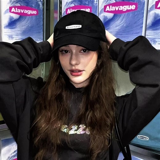 Dasha Taran: Discover Her Style and Content