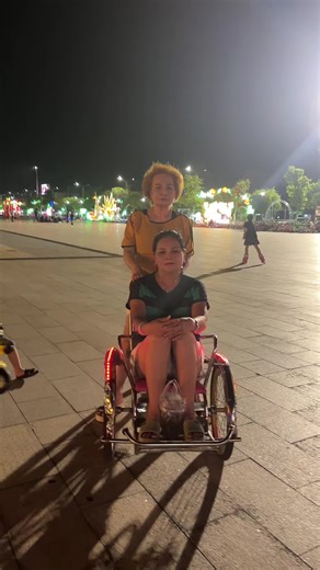 Video của BellaLe (@bella_le16) với bản nhạc nhạc nền - Hoàng Châu