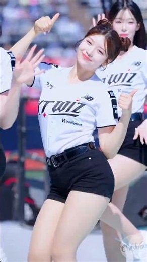 Even her chubby cheeks are cute, Hit Me Out Song, Kim Gahyun Cheerleader ktwiz