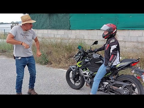 Demi-tour et arrêt de précision plateau moto, par Philippe moto-école Campus La Garde