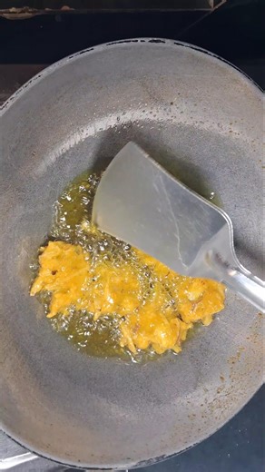 Pyaz Pakora 😋 | #viral #indianfood #easyrecipe