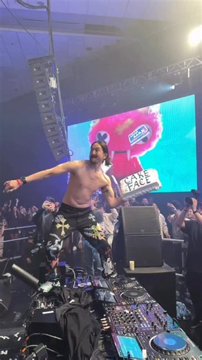 Might need 30 cakes for this 30 year tour | Steve Aoki